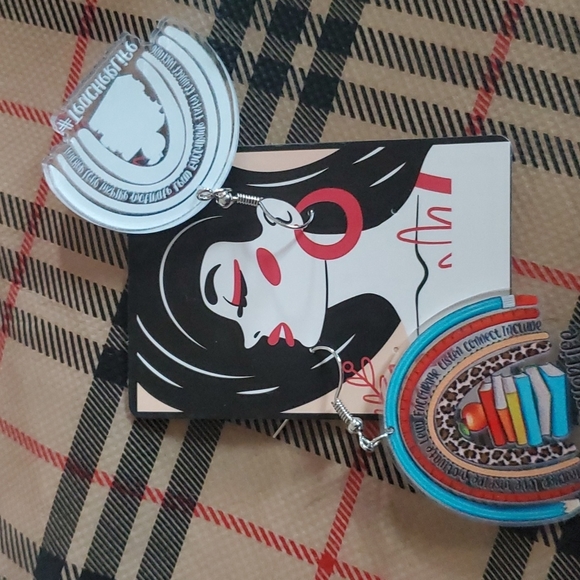 # Teacher for life Arch Rainbow 🌈 Earring - Picture 3 of 5